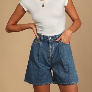 Levi’s Pleated Ribcage shorts
